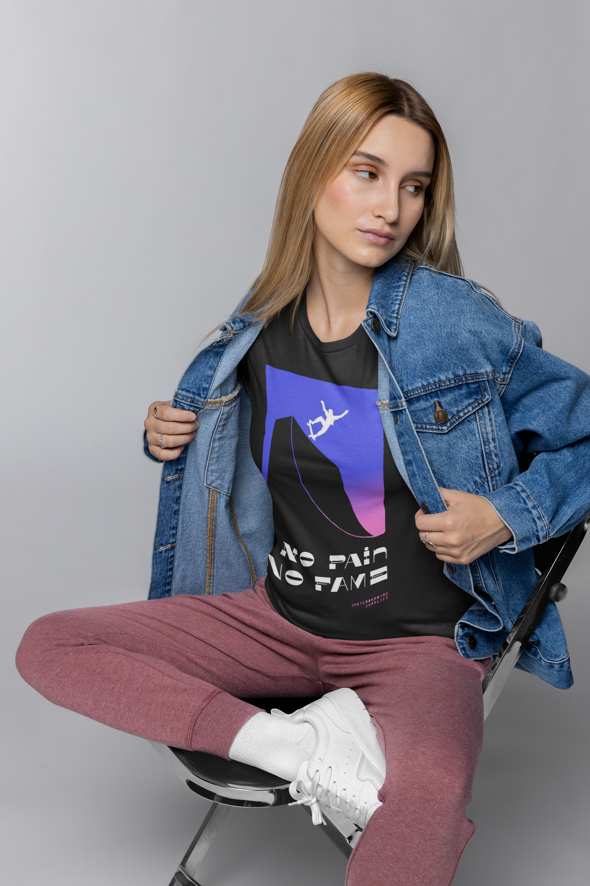 "No Pain No Gain" mountain climber t-shirt in black, woman wearing it, motivational gym graphic gift